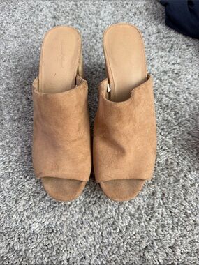 Universal Thread, Sz. 6 m.- Camel Colored  Suede Mules, 4” Cork Heels